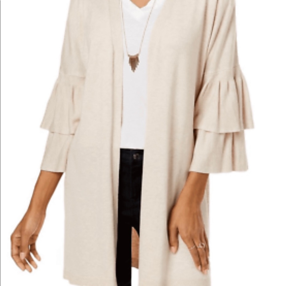 Beige cardgain with sleeves